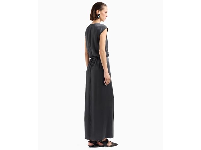 Abendkleid von Giorgio Armani, Modell Double Satin SS2024. Grau