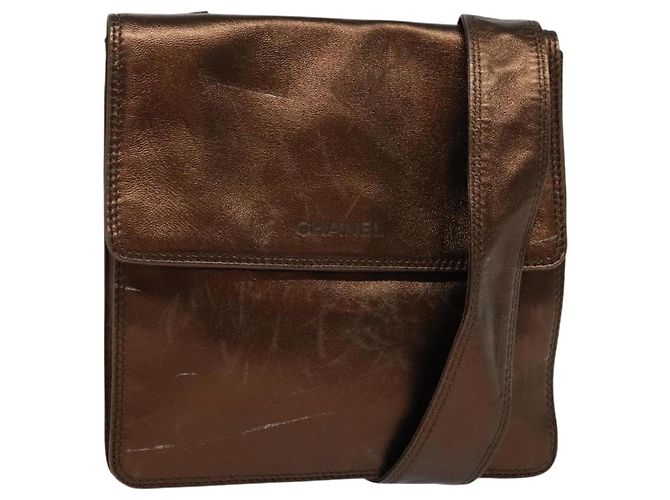 Bolsa de Ombro CHANEL de Couro Marrom CC Auth 138366