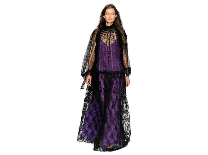 Vestido La Perla, modelo Éclat Saphir SS2009. Roxo