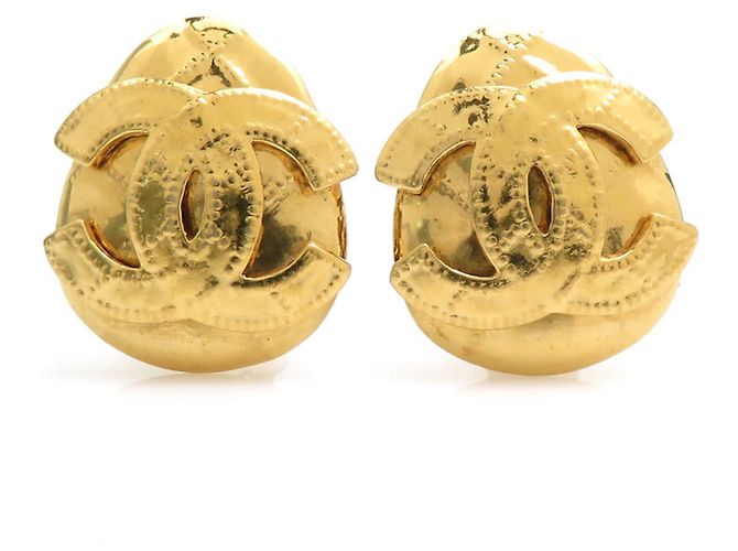 Pendientes de clip de metal dorado Chanel Coco Mark