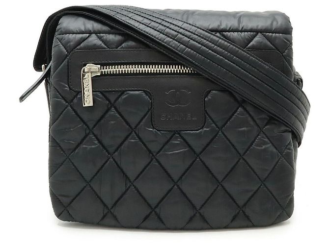 Bolsa de Ombro em Nylon Matelassé Coco Cocoon da Chanel Preto