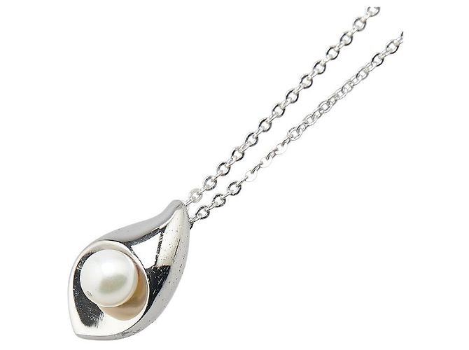 Colar de metal Tasaki