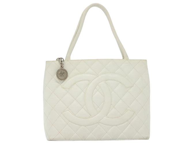 Chanel Medaillon Weiß Leder