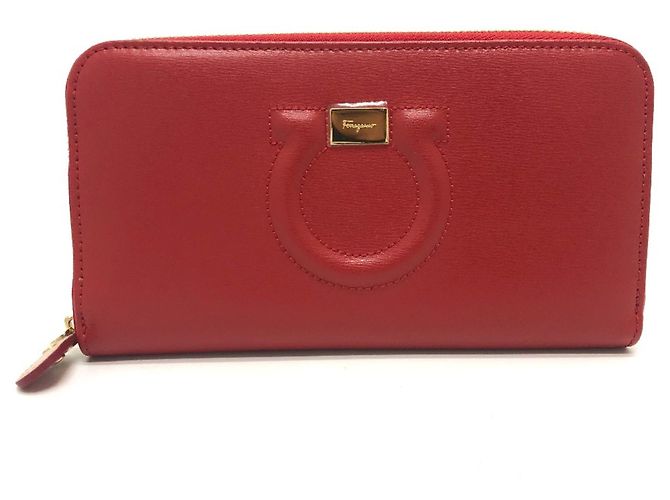 Cartera larga de cuero rojo Gancini de Salvatore Ferragamo Roja
