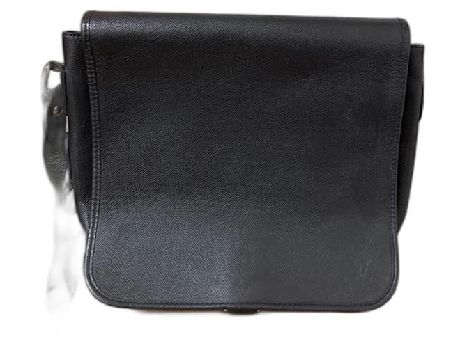 Louis Vuitton Taiga Andre Messenger Black Cloth  ref.2462259