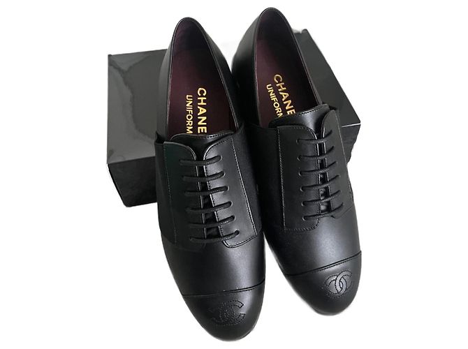Scarpe stringate Chanel in pelle nera Nero 