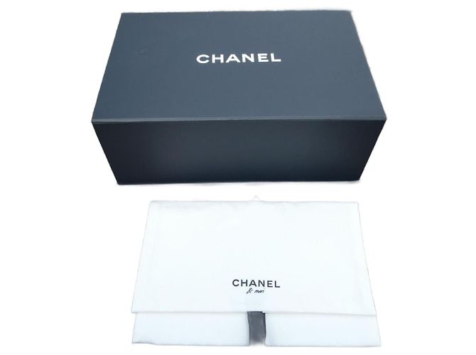 Caixa Chanel 31X21X12 cm com dustbag e papéis de seda Preto