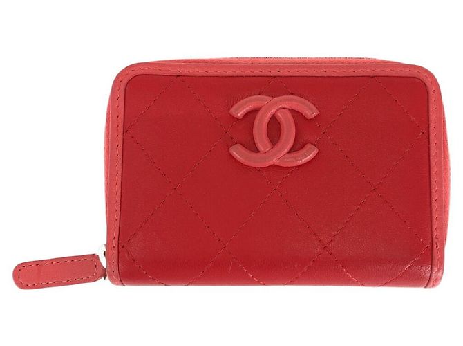 Billetera compacta de piel de cordero matelassé Chanel Roja