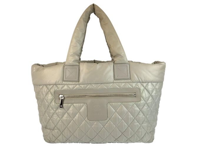 Chanel Nylon Cocoon Tote Bag Grau