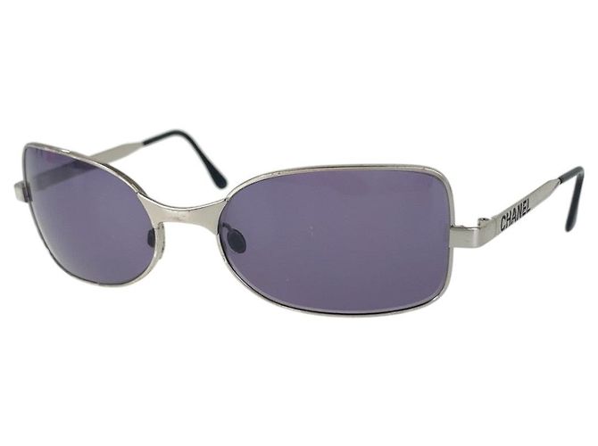 Timeless Chanel Metallsonnenbrille Silber Lila