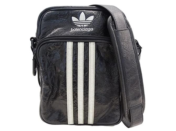 Everyday Balenciaga Black Leather Shoulder Bag  ref.2477729