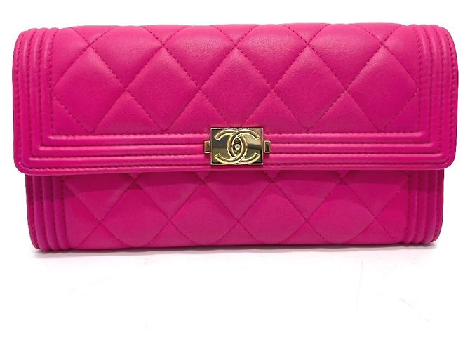Cartera larga Chanel Matelassé Boy en rosa