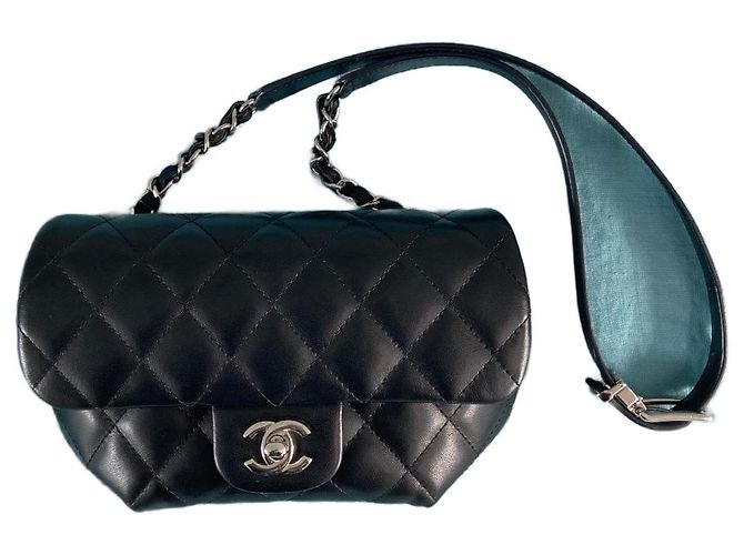 Bolsa Uniforme Chanel 2023. Preto