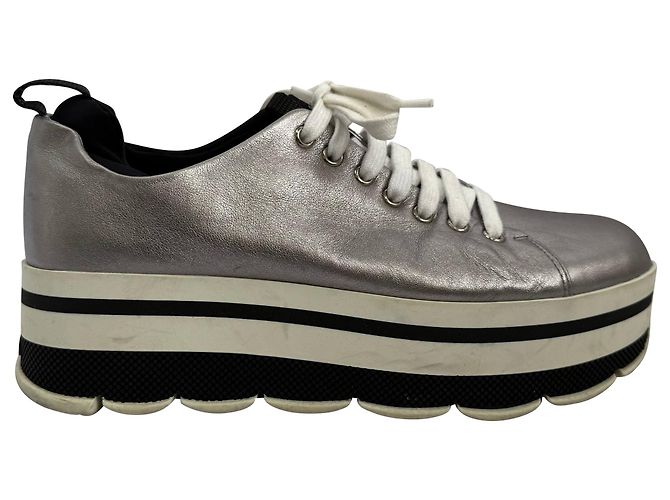 Zapatillas plataforma Prada en cuero plateado Metálico