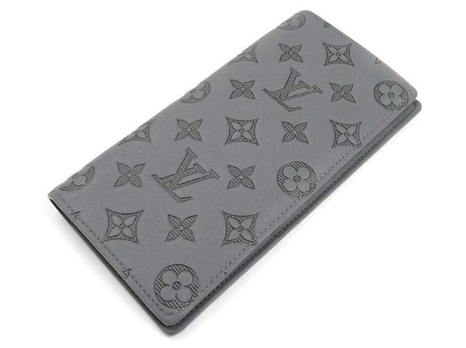 Cartera Larga Brazza Monogram Shadow de Louis Vuitton Gris