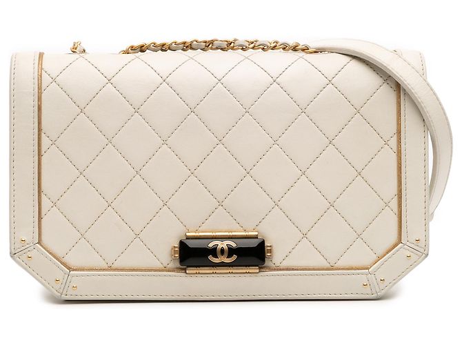 Chanel Blanco Medio Cuero Acolchado Octagonal Cierre CC Crudo