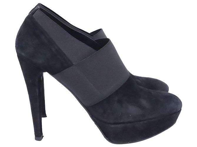 Stuart Weitzman Kilgore Elastic Strap Platform Ankle Boots in Black Suede