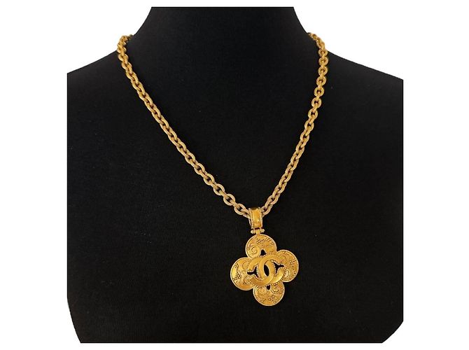 Collana Chanel Coco Mark e Camelia Oro Gold hardware 
