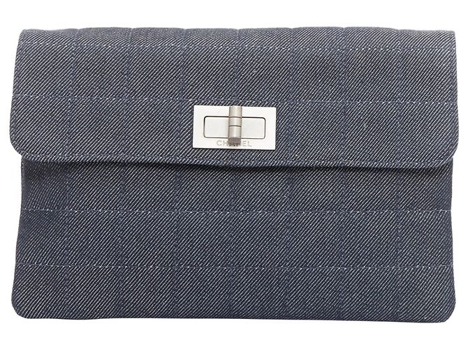 Mademoiselle Chanel blaue gesteppte Schokoladenriegel-Clutch