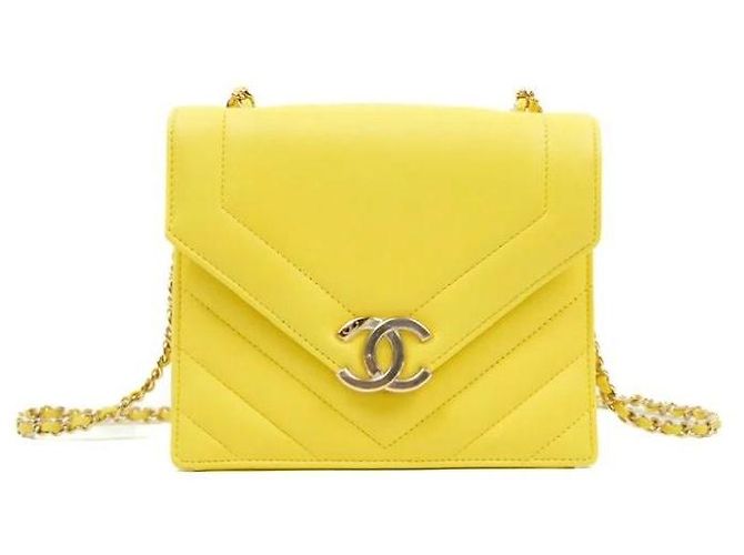 Executive Chanel Bolso de solapa de piel de ternera en chevron pequeño Amarillo