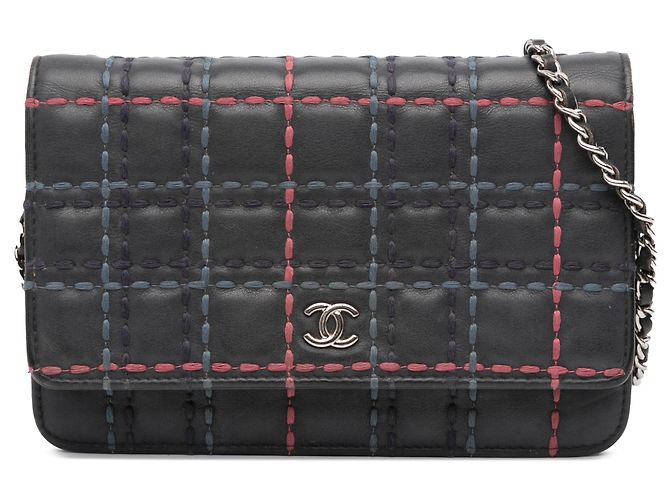 Wallet On Chain Cartera de cadena de piel de ternera acolchada azul CC de Chanel Azul marino