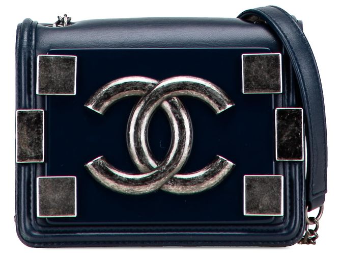 Le Boy Chanel Mini Azul em Acrílico e Couro de Bezerro Boy Brick Flap Azul marinho
