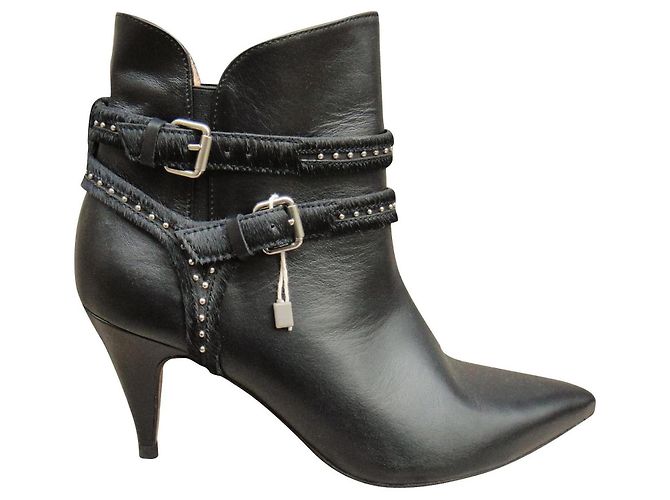 Botins Iro de couro preto com dupla fivela