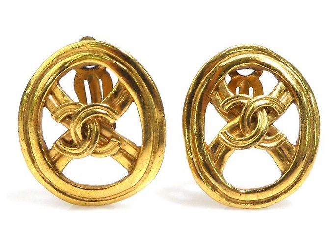 Pendientes de clip de metal dorado Chanel Coco Mark