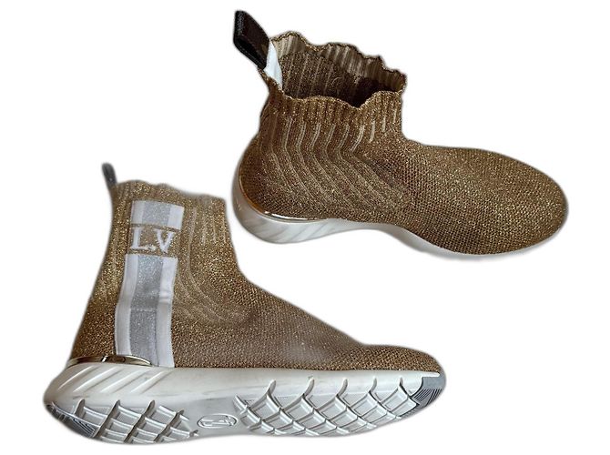 Botas de Cano Curto Louis Vuitton Douradas de Tecido Dourado