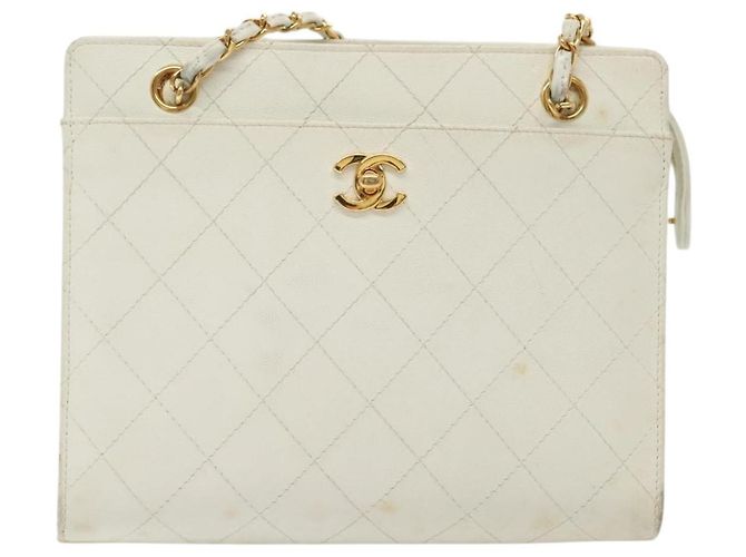 Bolsa de Ombro Chanel CC em Caviar Matelassado Branco