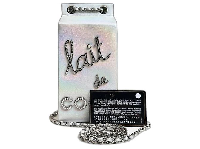 Chanel Bolsa de carton de leite Lait de Coco em pele de cabra prateada iridescente Hardware prateado