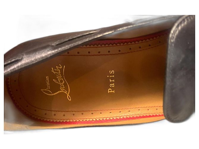 Mocassini Christian Louboutin in pelle nera con pompon e catena Nero