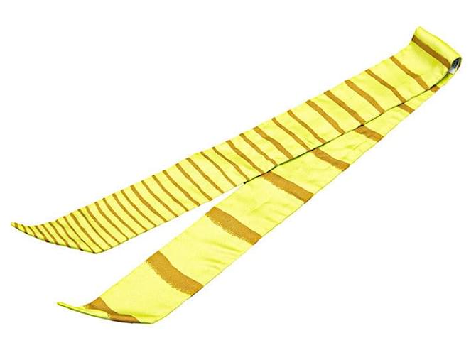 Écharpe en soie Twilly Hermès Jaune  ref.2534573