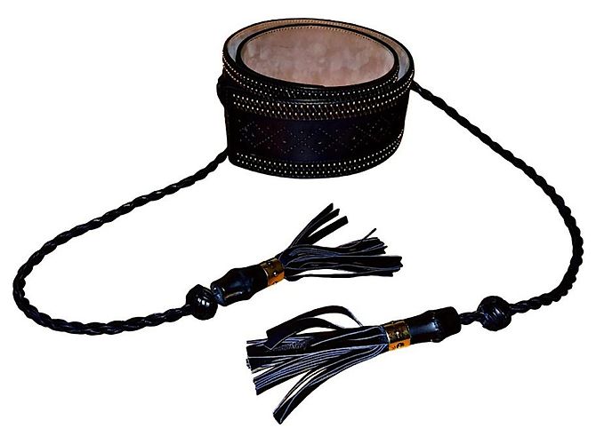 Cinturón Gucci de bambú y cuerda negro con tachuelas