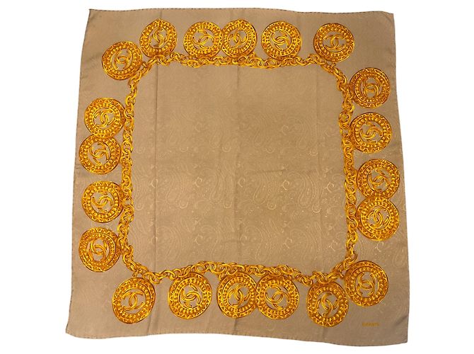 Bufanda cuadrada de seda twill con estampado de cadena Chanel topo / oro Beige