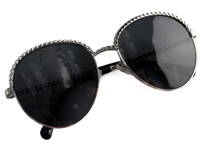 Timeless Chanel Gafas de sol de metal con cadena negras Negro