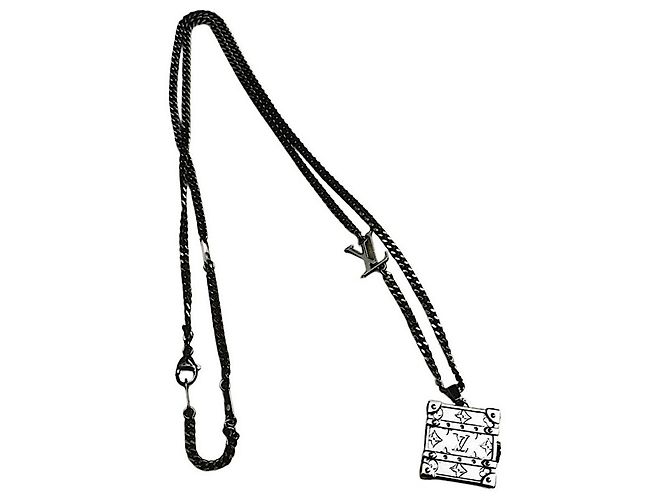 Louis Vuitton LV Charm Monogram Pillcase Halskette Silber Silber Hardware