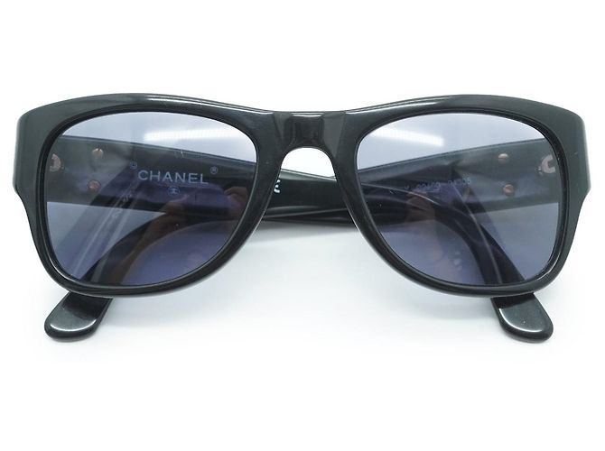 Chanel Gafas de sol con marco negro CC Logo