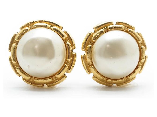 Chanel Orecchini a clip rotondi in perle artificiali vintage D'oro