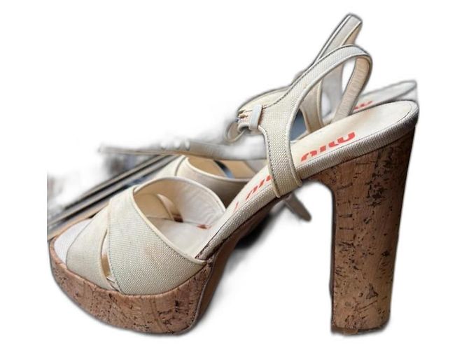 Sandali Miu Miu in pelle beige