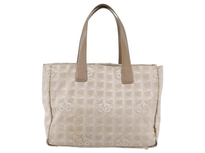 Bolsa de viagem em nylon média da Chanel Bege