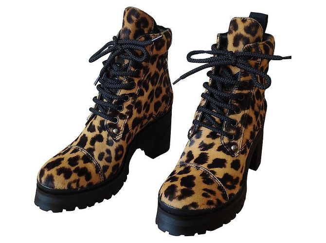 MIU MIU BOTAS ANKLE COM CORDÕES EM COURO DE CABALLO. Multicor