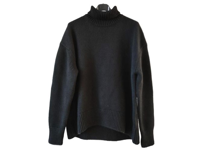 GIVENCHY CASHMERE TURTLENECK PULLOVER. Black