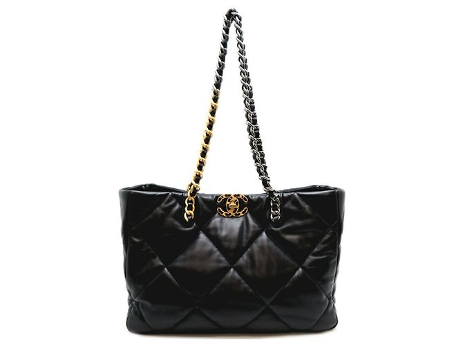 Chanel 19 Shopping gestepptes Leder Medium Schwarz