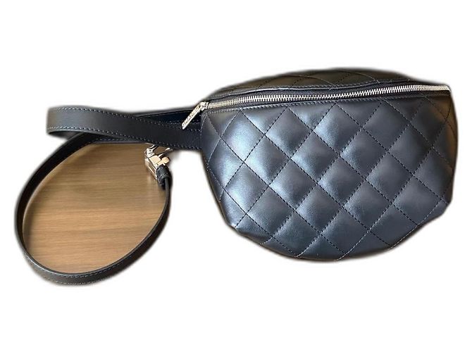 Borsa Banana Chanel Uniforme in Pelle Nera Nero