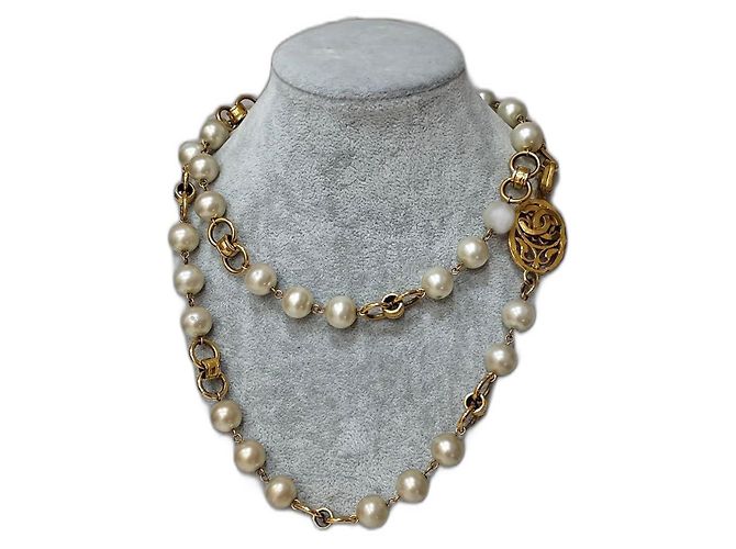 Collar Chanel de perlas dorado