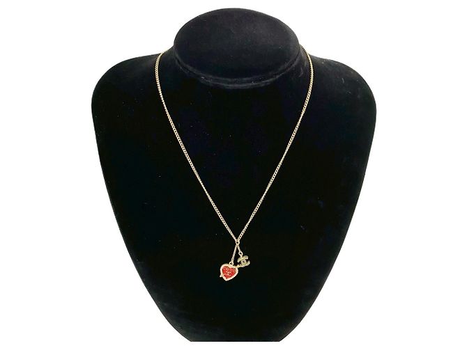 Collar de cadena con colgante de corazón Coco Mark de Chanel Roja Dorado