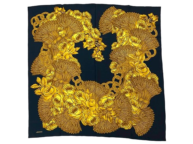 Lenço de seda estampado floral preto e dourado Chanel