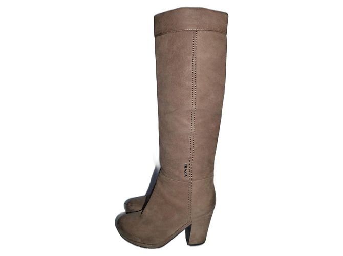 Botas Prada de couro marrom