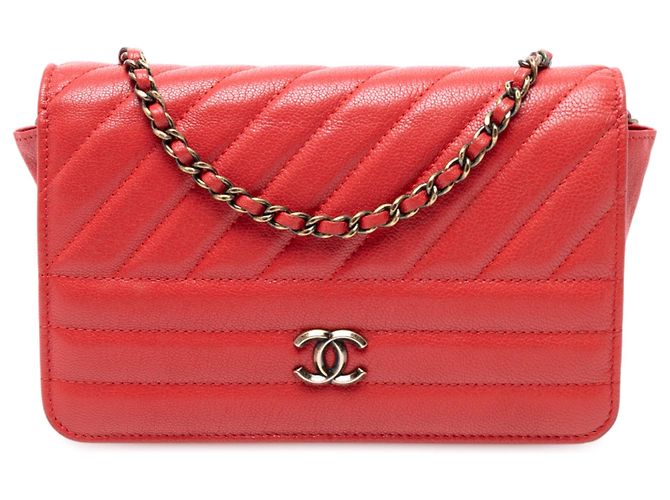 Wallet On Chain Cartera diagonal de piel de cabra acolchada roja de Chanel con cadena